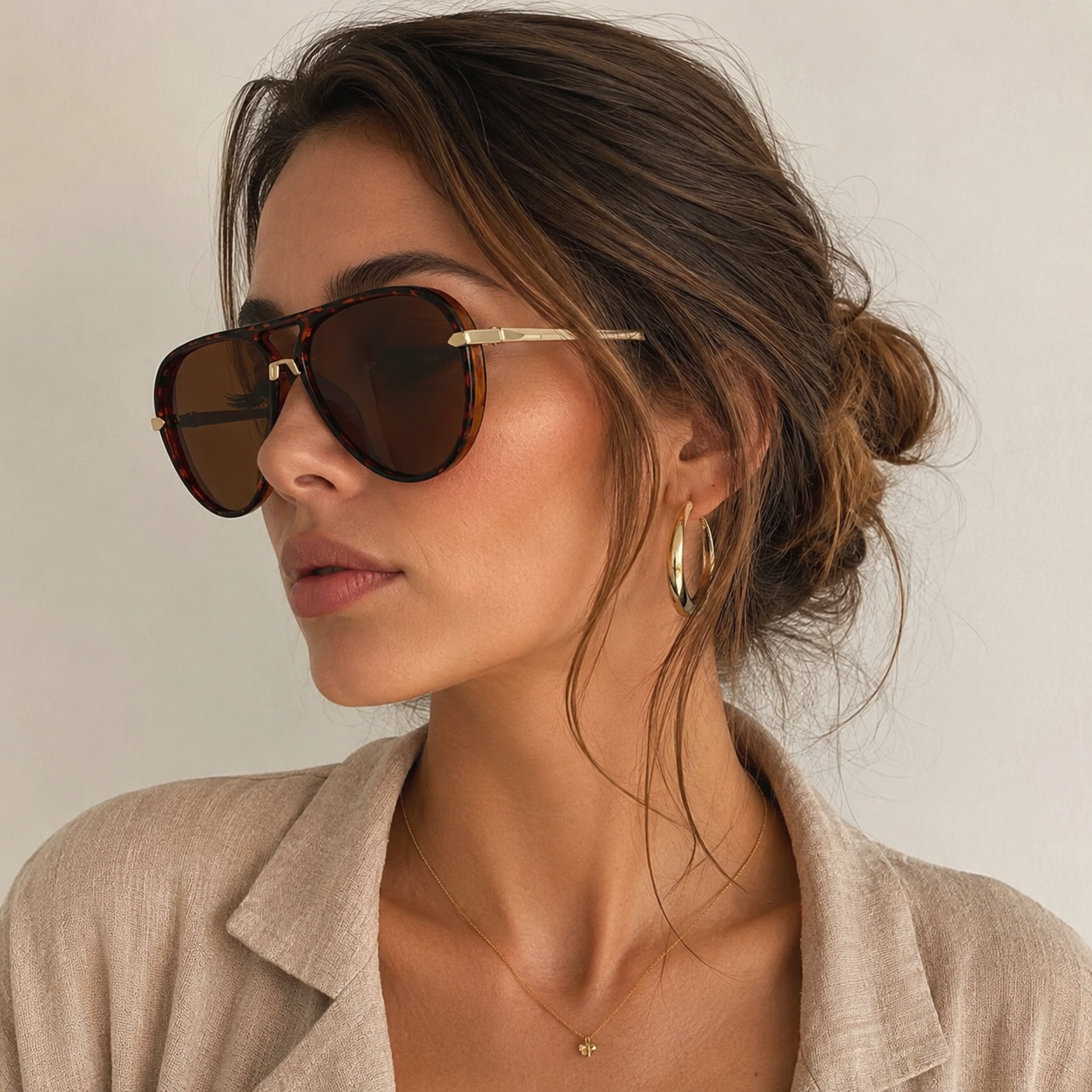 Lunettes de Soleil Aviateur Solena Ecaille profil portée