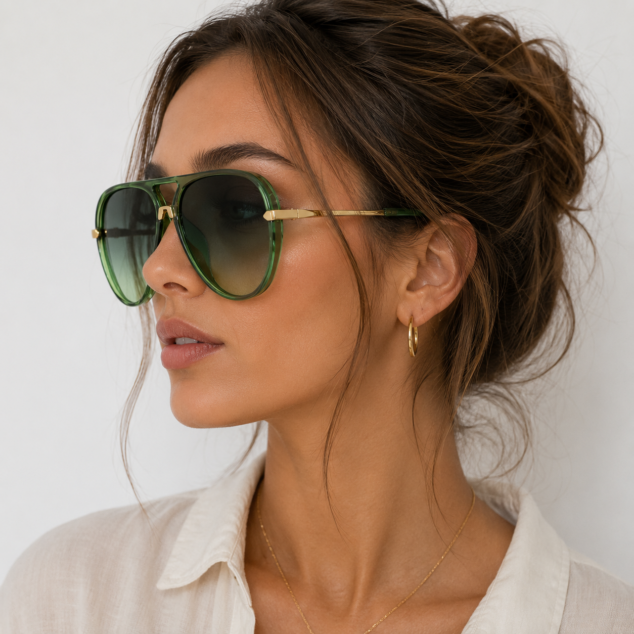 Lunettes de Soleil Aviateur Solena Vert Sauge portee